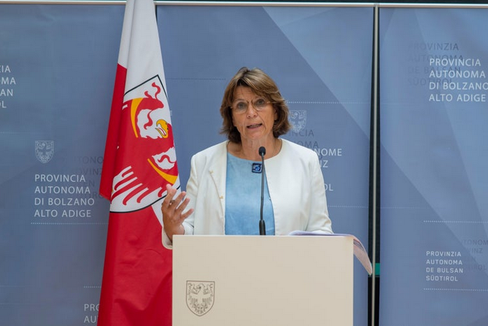 Landesrätin Hochgruber Kuenzer steht hinter dem Gesetz Raum und Landschaft (Foto: LPA/Marcella Morandini)