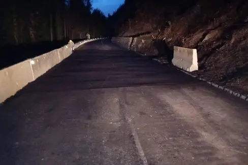 Wieder freie Fahrt zwischen Mühlbach und Meransen: Am Freitag, 6. Februar, um 18 Uhr, wurde die Landesstraße nach den nötigen Sicherheitseingriffen nach einem Steinschlag wieder für den Verkehr geöffnet. (Foto: LPA/Ressort für Infrastrukturen und Mobilität)