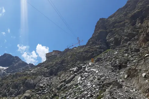 Il Rifugio Petrarca all'Altissima (in una foto di archivio del 2021) ed il Rifugio Plan, siti entrambi nel Comune di Moso in Passiria, avranno due nuove teleferiche (Foto: ASP/Guido Steinegger)