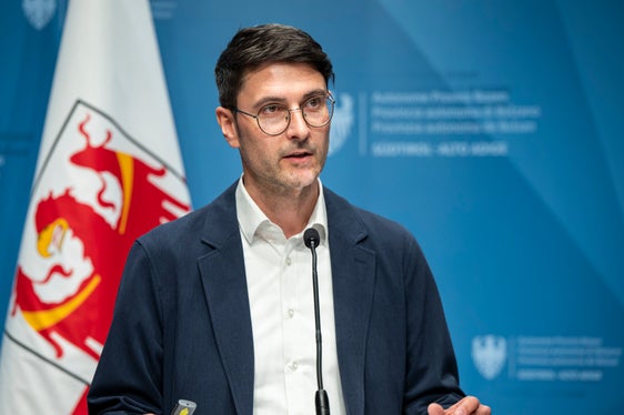 „Wir haben die Bevölkerung zur Nutzung der KI in ihrem Alltag befragt und 46 Prozent der Befragten nutzen die Technologie wöchentlich oder sogar täglich. 19 Prozent verwenden die KI nie“, schildert Dietmar Ausserhofer, der Studienleiter. 47 Prozent würden die KI für die eigene Gesundheitsversorgung grundsätzlich befürworten. (Foto: LPA/Fabio Brucculeri)