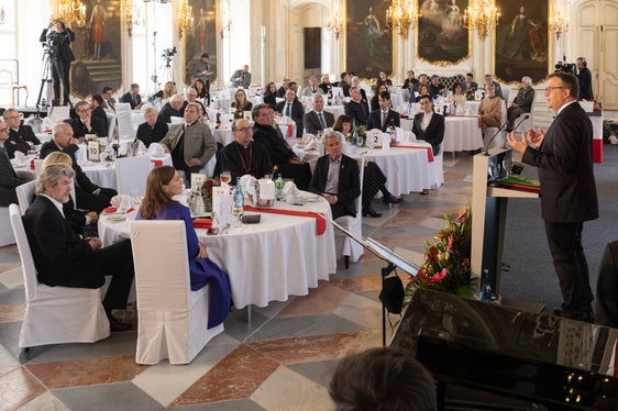 Blick in den Festsaal (Foto: LPA/Die Fotografen)