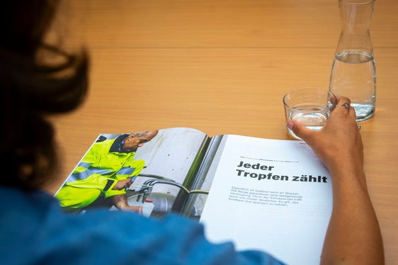 Die Wasserreserven im Land Südtirol sind Thema der Titelgeschichte von nëus Nr. 3. Die Landeszeitschrift wird dieser Tage den Abonnentinnen und Abonnenten zugeschickt. (Foto: LPA/Fabio Brucculeri)