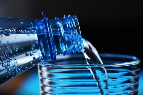 Der Entwurf zum Sammelgesetz regelt auch die Vergabe der Mineralwasserkonzessionen neu. (Foto: Pixabay - Das Bild darf nur in Zusammenhang mit dieser Pressemitteilung verwendet werden)