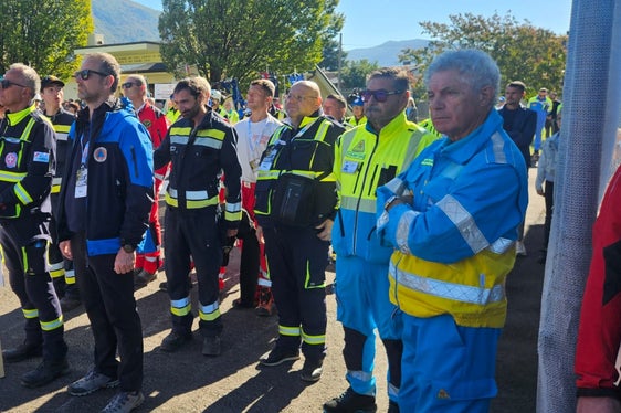 Oltre ai rappresentanti dell'Agenzia per la Protezione civile, all'incontro interregionale svoltosi nelle giornate del 3 e 4 ottobre a Gemona del Friuli hanno partecipato anche la Protezione civile della Croce Bianca, la Croce Rossa, il Corpo dei Vigili del fuoco volontari e l'Unità cinofila da soccorso dell'Alto Adige. (Foto: USP/Agenzia per la Protezione civile)
