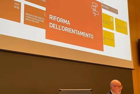 Ieri (14 dicembre) il dirigente ministeriale per il Sistema nazionale di valutazione, Damiano Previtali, ha presentato ai dirigenti delle Scuole in lingua italiana la riforma sull'orientamento (Foto: ASP/Direzione Istruzione e Formazione italiana)