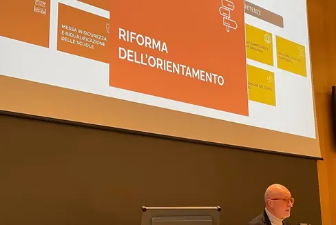 Ieri (14 dicembre) il dirigente ministeriale per il Sistema nazionale di valutazione, Damiano Previtali, ha presentato ai dirigenti delle Scuole in lingua italiana la riforma sull'orientamento (Foto: ASP/Direzione Istruzione e Formazione italiana)