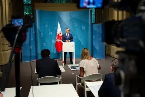 Landeshauptmann Arno Kompatscher hat heute (9. Juli) nach der Regierungssitzung die wichtigsten Beschlüsse der Landesregierung vorgestellt. (Foto: LPA/Fabio Brucculeri)
