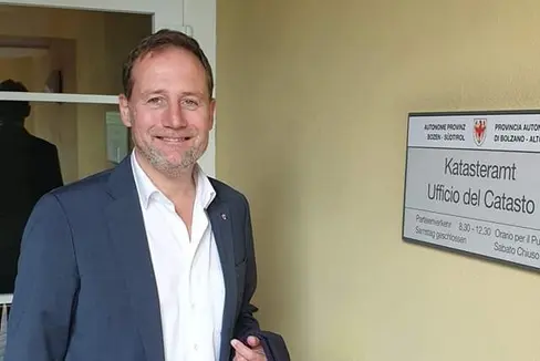 L'assessore al Catasto e Libro fondiario Massimo Bessone: Risparmio di denaro e lavoro digitalizzato per gli uffici del Catasto e Libro Fondiario (Foto: ASP/Anna Pitarelli)