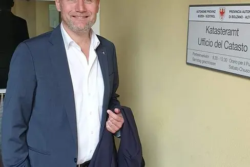 L'assessore al Catasto e Libro fondiario Massimo Bessone: Risparmio di denaro e lavoro digitalizzato per gli uffici del Catasto e Libro Fondiario (Foto: ASP/Anna Pitarelli)