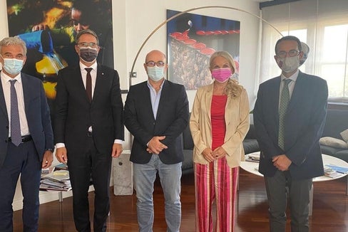 Le misure di gestione riferite ai grandi predatori tema dell’incontro presso il Ministero per l'ambiente. Da sx: l'assessore Schuler, il presidente Kompatscher, il ministro per l’ambiente Cingolani, la senatrice Unterberger, e il presidente dell’ISPRA Laporta . (Foto: ASP)