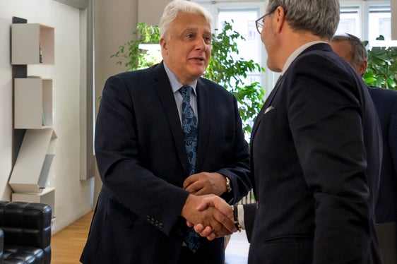 I colloqui tra il presidente Kompatscher e il console generale Strohmayer si sono concentrati sui risultati delle elezioni provinciali in Alto Adige e sulla prossima formazione della Giunta. (Foto: ASP/Fabio Brucculeri)