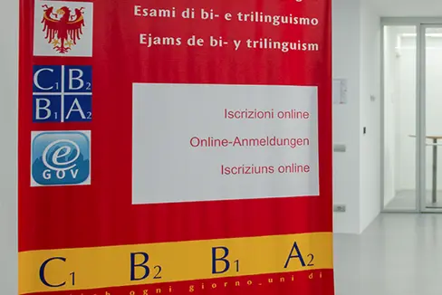 Il Servizio esami di bi- e trilinguismo ha sede in via Alto Adige 50, a Bolzano (Foto: ASP)