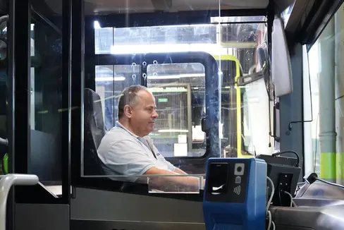 In 30 Überlandbussen der Inhouse-Gesellschaft Sasa wurden nun geschlossene Fahrerkabinen eingebaut, um dem Personal mehr Sicherheit zu bieten. (Foto: Sasa AG/Federica Longhin)