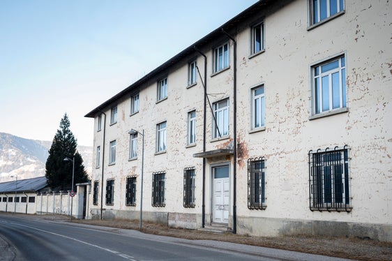 Die Deckung des Wohnbedarfs beschäftigt auch die 17.000-Einwohner-Stadt Bruneck: Auf dem Areal der Kaserne E. Federico soll eine Wohnbauzone entstehen. (Foto: LPA/Fabio Brucculeri)