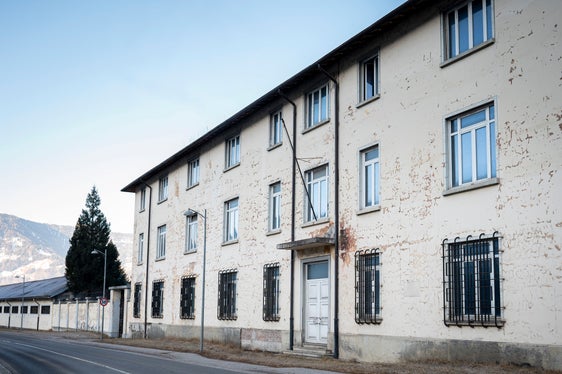 Die Deckung des Wohnbedarfs beschäftigt auch die 17.000-Einwohner-Stadt Bruneck: Auf dem Areal der Kaserne E. Federico soll eine Wohnbauzone entstehen. (Foto: LPA/Fabio Brucculeri)