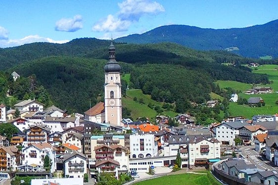 Die Gemeinde Kastelruth erhält vom Land als 880.000 Euro zum Ausgleich der GIS-Mindereinnahmen. (Foto: Gemeinde Kastelruth)