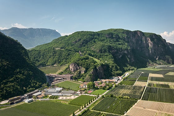 Das Versuchszentrum Laimburg (im Bild) betreibt bereits Reallabore, sogenannte Living Labs. (Foto: LPA/VZ Laimburg)