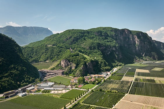 Il Centro di Sperimentazione Laimburg (nella foto) gestisce già alcuni laboratori viventi. (Foto: ASP/Laimburg)