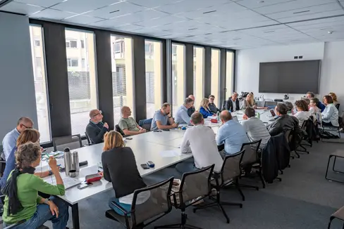 Il 27 maggio i rappresentanti dell'Agenzia provinciale per le relazioni sindacali e dei sindacati rappresentativi si sono incontrati nuovamente per discutere il pagamento una tantum previsto per i dipendenti pubblici e il personale docente, nonché ulteriori benefit. (Foto: USP/Greta Stuefer)