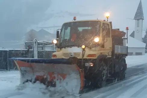 Secondo l'Ufficio meteo nei prossimi giorni dovrebbe nevicare. I sei Uffici di zona del Servizio strade sono preparati per l'inizio dell'inverno e i 480 cantonieri sono pronti ad intervenire (Foto: ASP/Servizio strade)