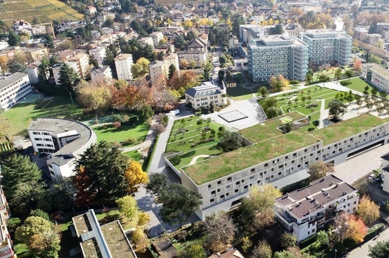 Il rendering del progetto Cura Resort per una nuova struttura residenziale per anziani accanto all'ospedale di Merano (Foto: Dipartimento Opere pubbliche, Valorizzazione del patrimonio, Libro fondiario e Catasto)