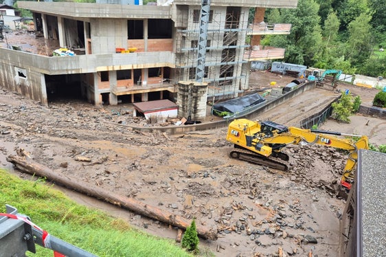 I temporali con forti piogge hanno provocato colate detritiche in tre torrenti della Val Passiria; l'immagine mostra la colata detritica del Rio del Masso dei Tovi poco prima di San Martino in Passiria. (Foto: USP/Ufficio Sistemazione bacini montani ovest dell'Agenzia per la Protezione civile)