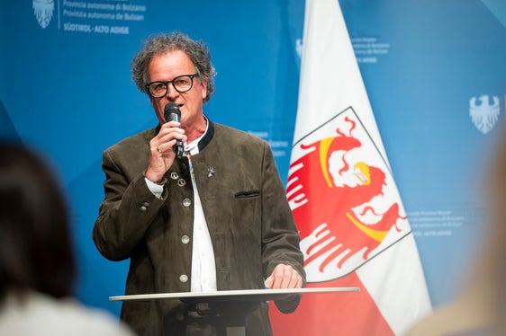 Landesjägermeister Günther Rabensteiner erläuterte, warum der Jagdverband das Netzwerk Kitzrettung gegründet hat. (Foto: LPA/Fabio Brucculeri)