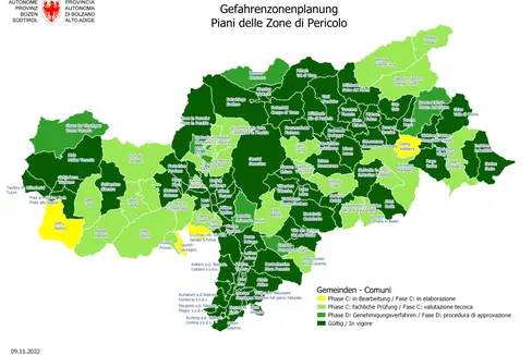 Il grafico mostra lo stato attuale con i Comuni dotati di un piano delle zone di pericolo. Ad oggi sono 79 i municipi altoatesini dotati di un piano valido (Foto: ASP)