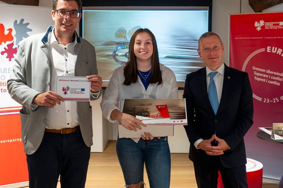 Denise Laßnig dl Tirol dl Ost é gnüda premiada por la plata dancá dl calënder dl'Euregio. (Foto: USP/Fabio Brucculeri)