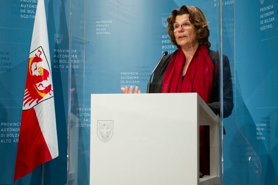 Auf Vorschlag von Landesrätin Hochgruber Kuenzer hat die Landesregierung die Frist für die PNRR-Projekte zum Schutz der Architektur und der Landschaft bis zum 30. September verlängert. (Foto: LPA/Fabio Brucculeri)