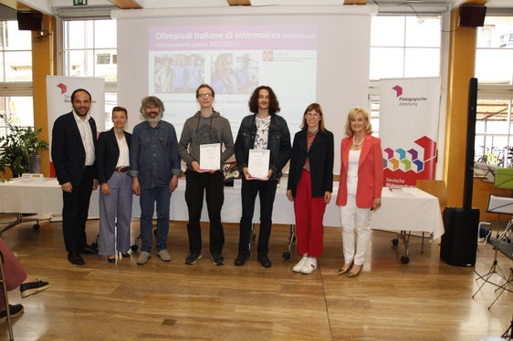 Beim Einzelwettbewerb des nationalen Wettbewerbs der Informatik-Olympiade (Wettbewerbszyklus 2022/2023) sicherte sich David Mairhofer eine Silbermedaille, Emil Betrand Mair erhielt eine Bronzemedaille. (Foto: LPA/Bildungsdirektion/Verena Hilber)