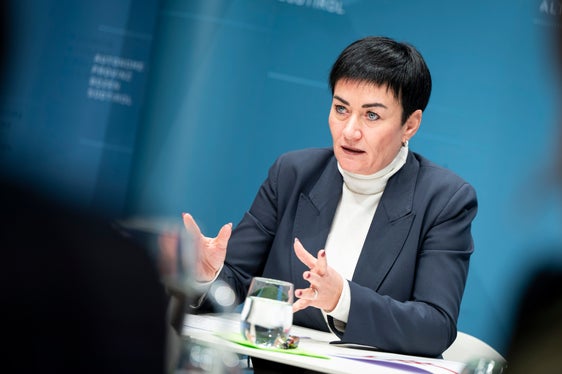 Wohnbau-Landesrätin Ulli Mair ist überzeugt davon, dass die Konventionierung der gesamten Neukubatur notwendig ist, um Wohnraum für Ansässige zu sichern. (Foto: LPA/Fabio Brucculeri)