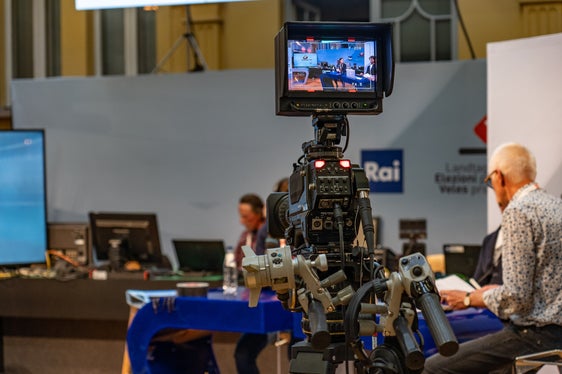 Complessivamente hanno votato 290.299 persone, compresi i voti espressi per corrispondenza (13.175). Le operazioni di scrutinio si sono svolte senza particolari intoppi (Foto: ASP/Greta Stuefer)