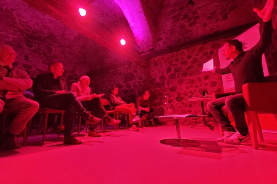 Proseguono gli appuntamenti con i Giovedì culturali dell'Euregio. Il prossimo incontro, alla Casa della Pesa di via Portici 19 a Bolzano, sarà uno spettacolo di marionette con accompagnamento musicale per raccontare l'antica fiaba Holle e di più (Foto: Euregio)