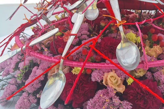 Kreativ und nachhaltig: So präsentierter sich die Fachschule für Hauswirtschaft und Ernährung Haslach auf dem Bozner Blumenmarkt (Foto: LPA/Fachschule für Hauswirtschaft und Ernährung Haslach)