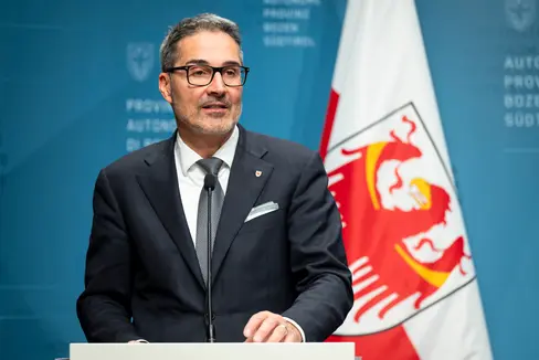 Der Bedarf, den Schießstand zu sanieren, sowohl für sportliche Aktivitäten als auch für Schießübungen der Ordnungskräfte, veranlasste das Land laut Landeshauptmann Arno Kompatscher dazu, die Wiederaufnahme der Fläche in das dritte Abkommen zu beantragen. (Foto: LPA/Fabio Brucculeri)