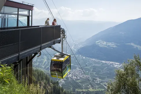 Con 354 modernissimi impianti a fune (nella foto la funivia Texel di Parcines), oggi l'Alto Adige trasporta più persone che mai. (Foto: USP/IDM Alto Adige/Alex Fliz)