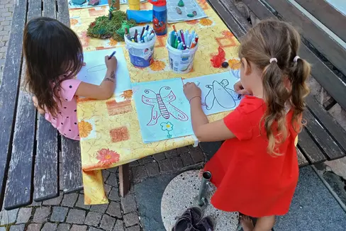 In Alto Adige l'offerta di assistenza estiva e durante le vacanze scolastiche sarà ulteriormente ampliata. A tal fine sono stati adeguati i nuovi criteri. (Foto: USP/Greta Stuefer)