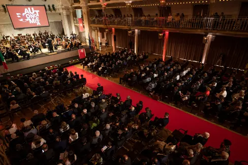 Si è svolta oggi al Kurhaus di Merano la cerimonia per i 50 anni del Secondo Statuto di Autonomia (Foto: ASP/Ivo Corrà)