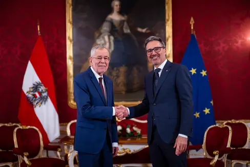 Österreichs Bundespräsident Alexander Van der Bellen (links) hat Südtirols Landeshauptmann Arno Kompatscher zu einem Gespräch in der Wiener Hofburg empfangen. (Foto: Paul Kulec/HBF)