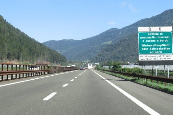 Il progetto “ABC – Autostrada del Brennero in Città” rivolto agli studenti sui temi della prevenzione e la sicurezza stradale. Venerdì 27 maggio a Bolzano la premiazione delle classi vincitrici con l'assessore Vettorato (Foto: ASP)