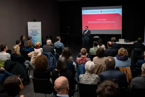 Dal 17 marzo è online il nuovo portale web sul quale si possono trovare oltre 300.000 oggetti provenienti da musei e collezioni. È stato presentato alla presenza di numerosi rappresentanti di istituzioni collezionistiche. (Foto: USP/Fabio Brucculeri)