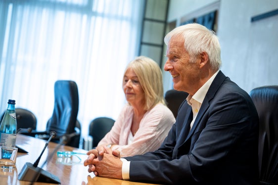 Petra Überbacher ha lasciato la carica di presidente dell'Associazione delle guide turistiche e accompagnatori turistici dell'Alto Adige. Ha presentato il suo successore, Markus Perwanger. (Foto: USP/Fabio Brucculeri)