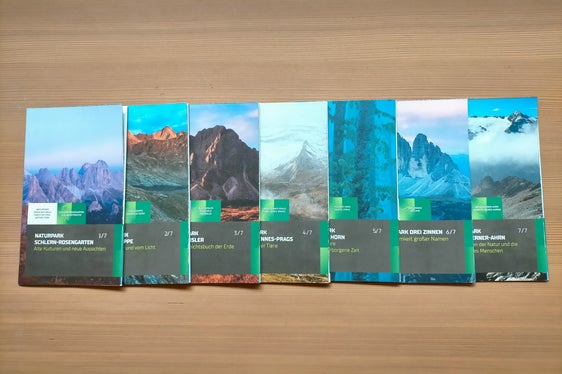 Die gesamte Serie der Naturpark-Flyer ist in neuem Kleid erschienen. (Foto: Landesamt für Natur/Marlene Pfeifer)