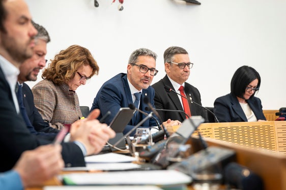 La mobilità è stata tra i principali temi affrontati durante la seduta straordinaria della Giunta provinciale a Brunico con i sindaci e il presidente della Comunità comprensoriale Val Pusteria. (Foto: USP/Fabio Brucculeri)