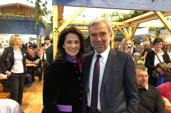 L'assessore provinciale Arnold Schuler la Ministra bavarese dell'Agricoltura Michaela Kaniber (Foto: Dipartimento Agricoltura/Peter Möltner)