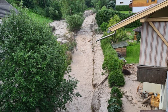 Il torrente Furcia a Valdaora di Sotto questa mattina dopo le forti precipitazioni di ieri sera (Foto: ASP/Ufficio sistemazione bacini montani Est)