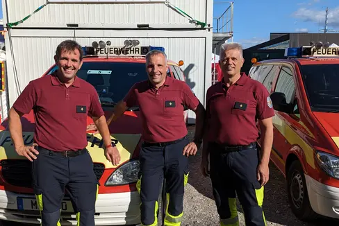Für Ihre Sicherheit im Einsatz: Die Bozner Berufsfeuerwehrmänner Markus Fill, Stefan Tischler und Georg Schöpf (von links) haben beim diesjährigen Oktoberfest die Münchner Kollegen ergänzt. (Foto: LPA/Berufsfeuerwehr Bozen)