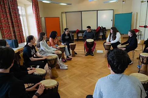 Nei giorni scorsi si è tenuto a Dobbiaco il progetto “Vivere la musica”, soggiorno studio organizzato dalla scuola media Filzi di Laives per promuovere la musica d’insieme (Foto: ASP/Istituto comprensivo di Laives)