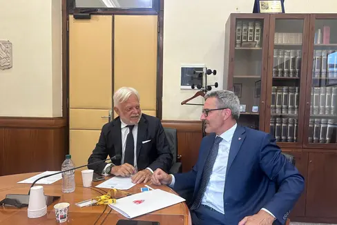 Il presidente della Provincia autonoma di Bolzano, Arno Kompatscher (a destra) a colloquio con l'amministratore delegato di Anas, Claudio Andrea Gemme: l'incontro si è tenuto il 2 settembre nella sede principale della società del Gruppo Ferrovie dello Stato Italiane, a Roma (Foto: USP)